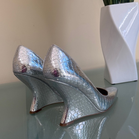 Steve Madden Silver Heels Croc-Embossed Wedge Heels size 8 - Picture 7 of 8